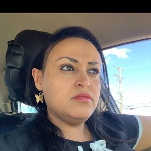 Meet your Posher, Ayida